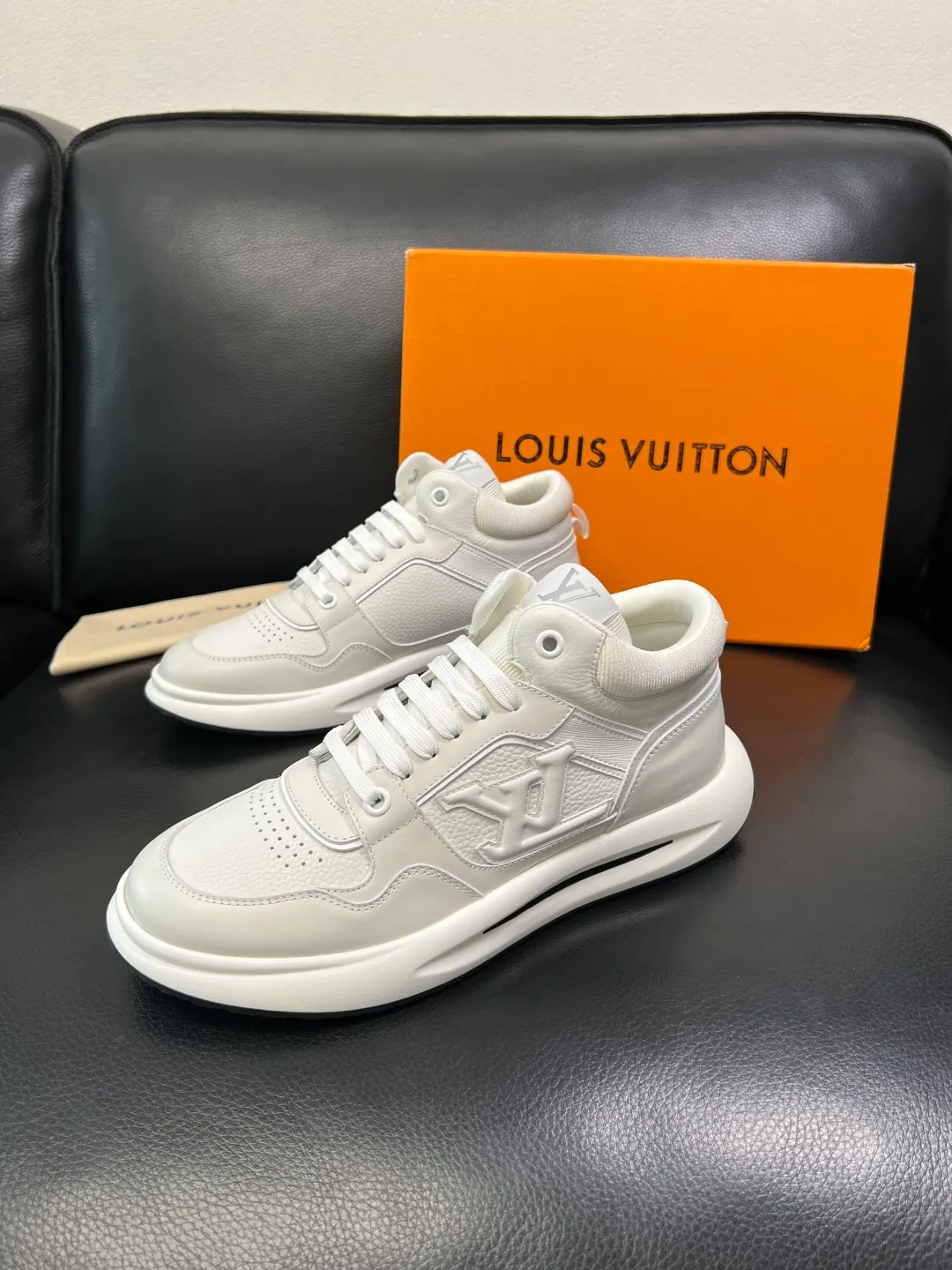 Men's shoes 💰820 Lv high quality top crafts Louis Vuitton, sports sneakers counter synchronization, uppers imported from Italy, high quality splicing colorful complex crafts, imported mesh pads soft and comfortable, soles: original soles specially provided by the original factory, T men's shoes 💰U exclusive movable molded soles super comfortable, original factory single goods, code number 39-44 (customized 38 45)